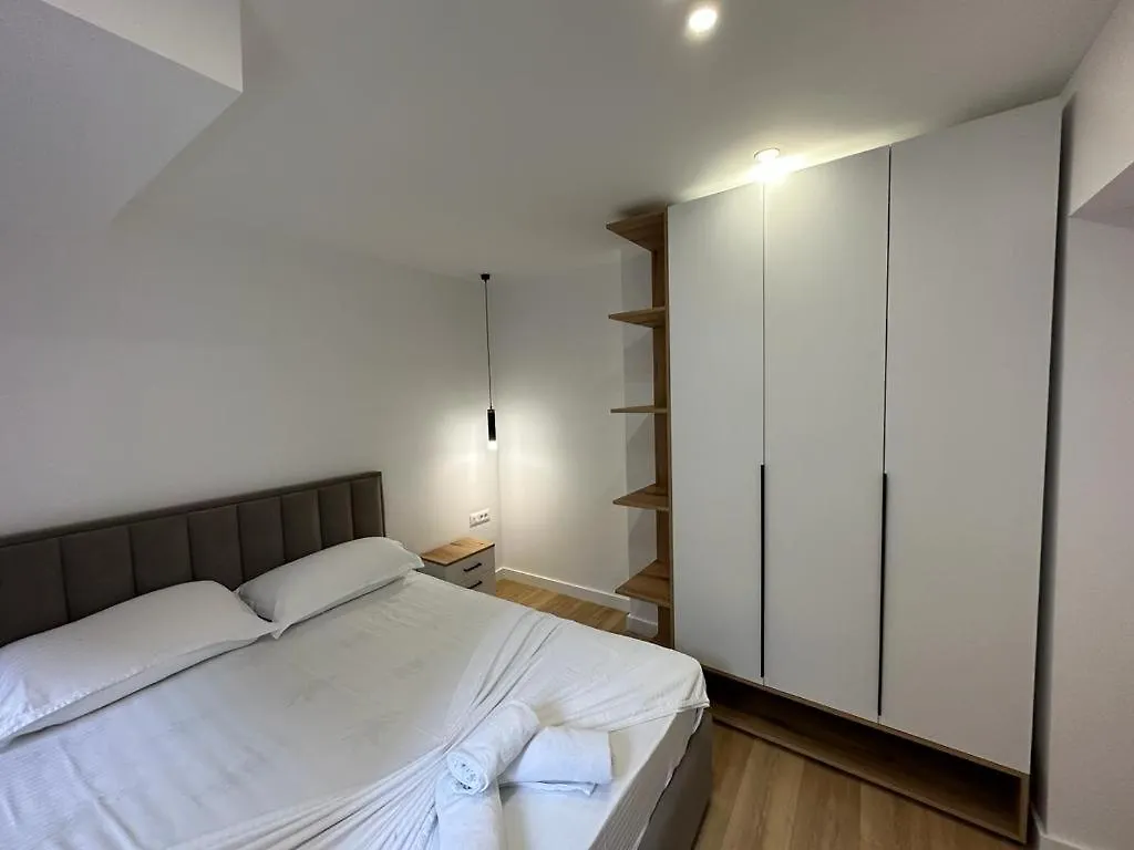 Artificial Lake Apartaments Tirana 0*,  Albania